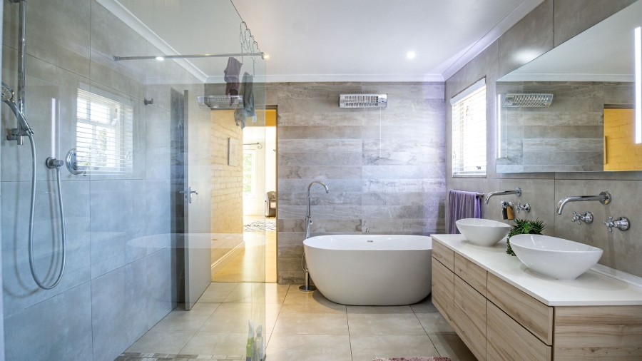 5 Bedroom Property for Sale in Constantia Western Cape